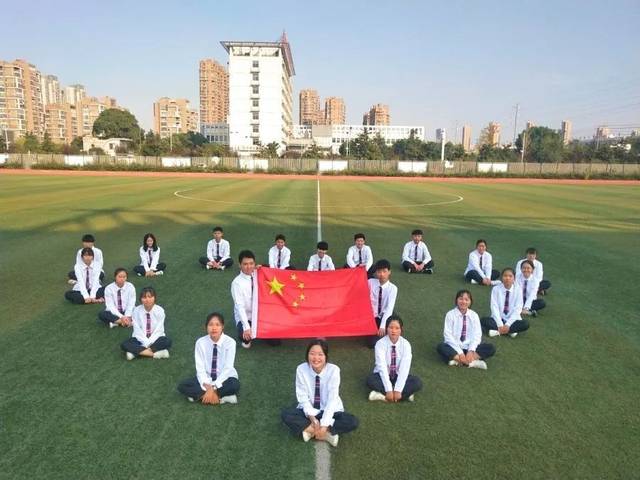 &ldquo;我与国旗合个影&rdquo;创意照片评选活动开始啦!